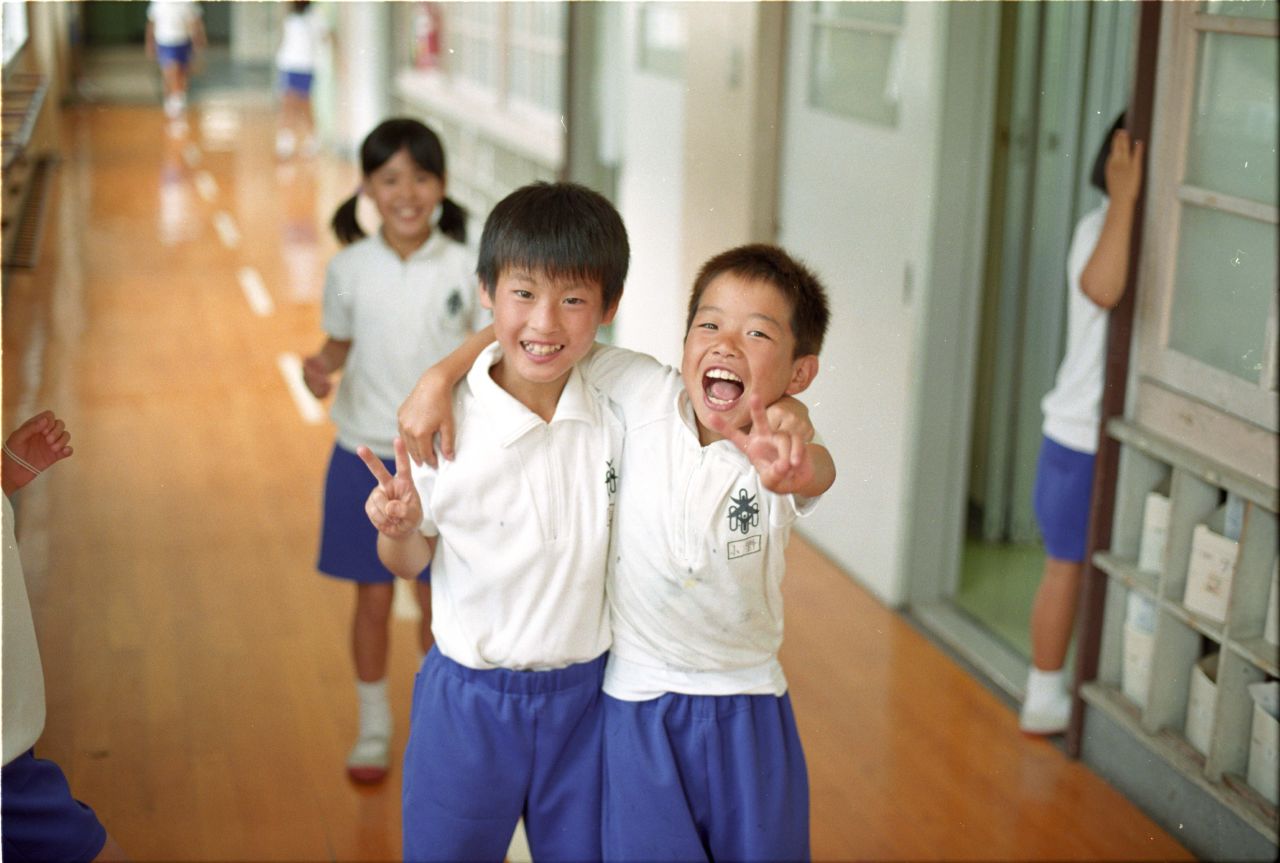 Школа японской мамы. Япония дети. Физкультура в Японии. Японские дети в школе. Китайские дети в школе.