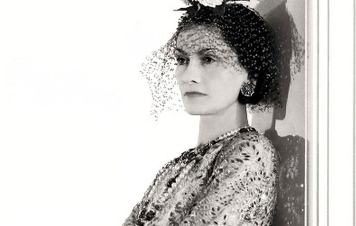 "Если вы хотите иметь то, что никогда не имели, вам придется делать то, что никогда не делали". Коко Шанель, французский модельер, основавшая модный дом Chanel и оказавшая существенное влияние на моду XX века.